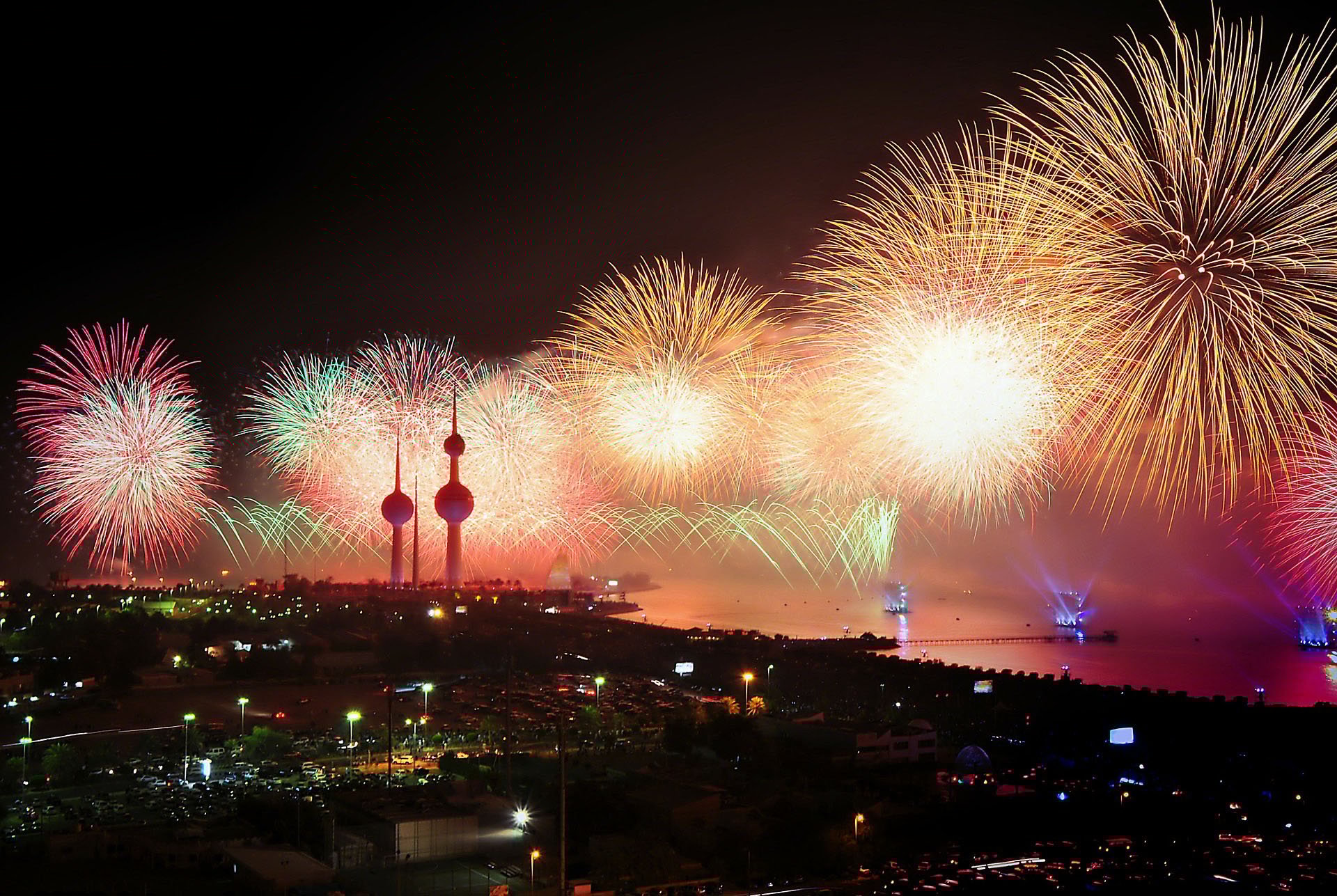 Da Nang 2018 fireworks festival: Vietnam, Poland opens impressive