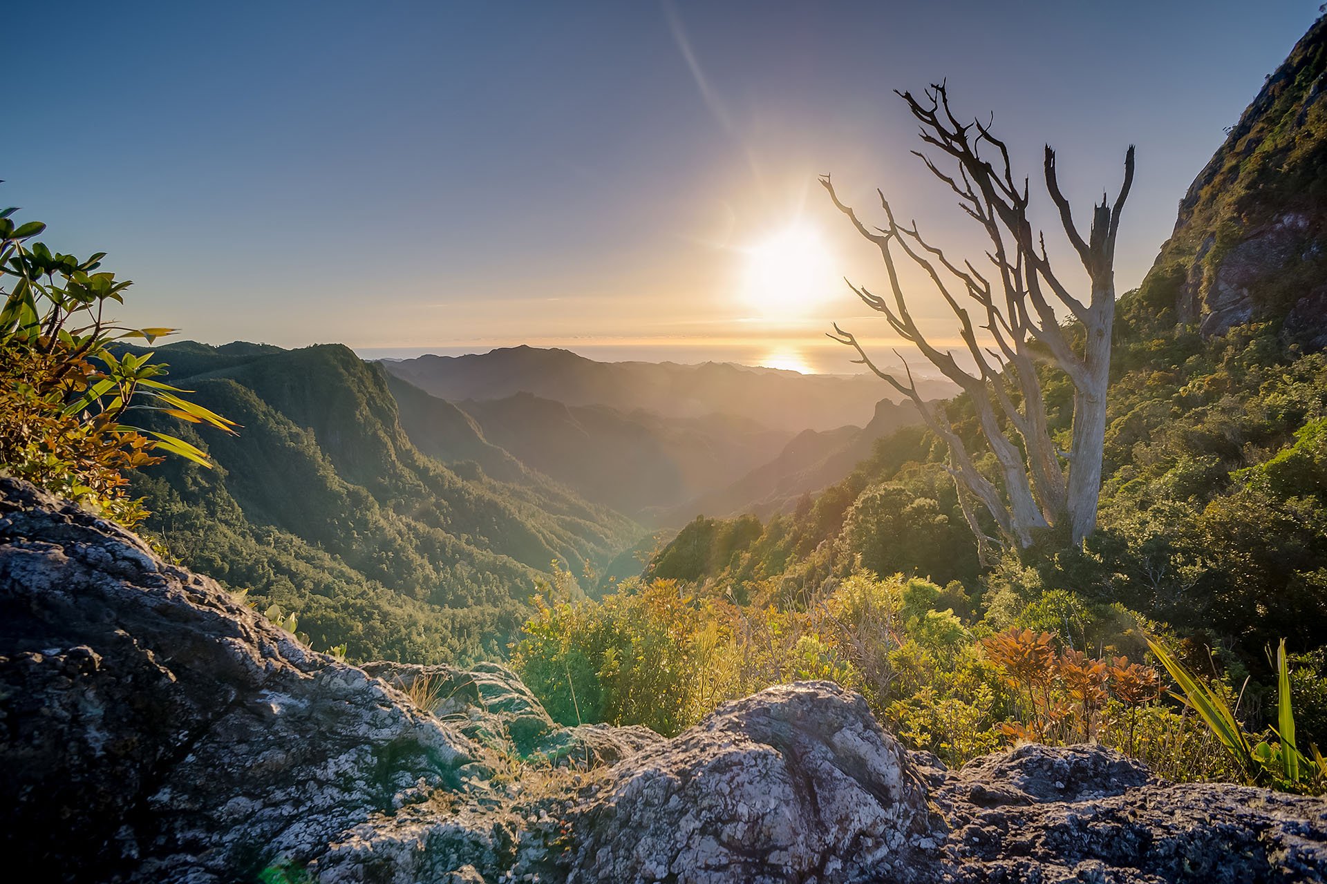 The beautiful pictures of sunset over the valley