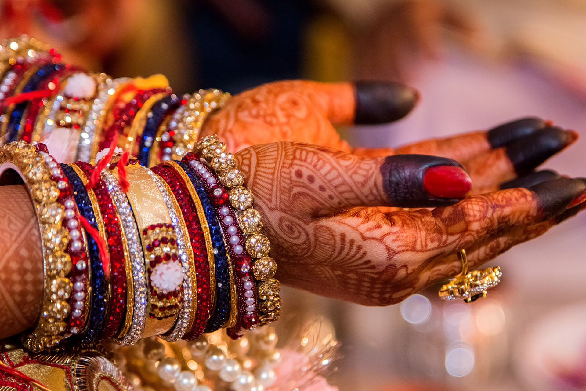 What to buy when traveling in India? Good suggestion for you.