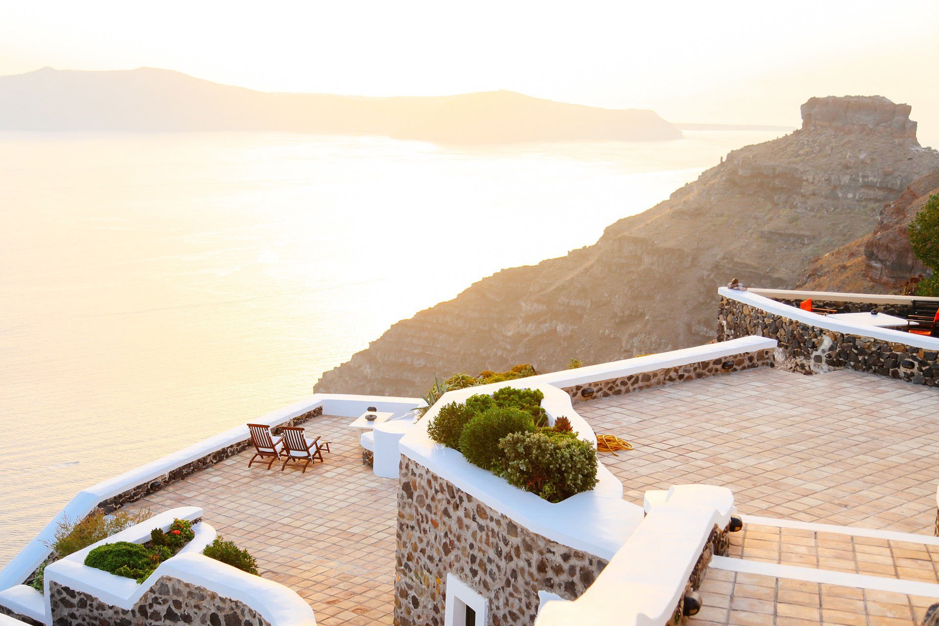 5 luxury beachfront hotels, with nice pool, cheap in India